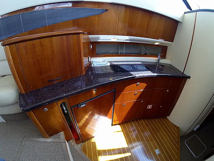 Fairline Phantom 40 - Galley