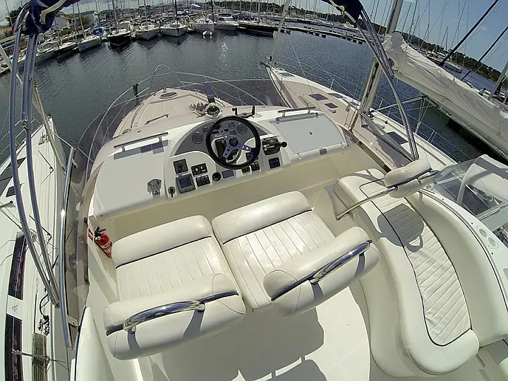 Fairline Phantom 40 - Fly Bridge