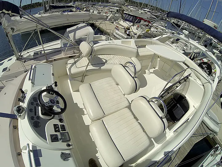 Fairline Phantom 40 - Fly Bridge