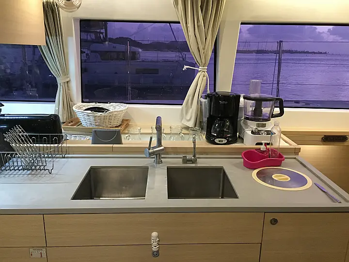 Lagoon 620 - Kitchen 2