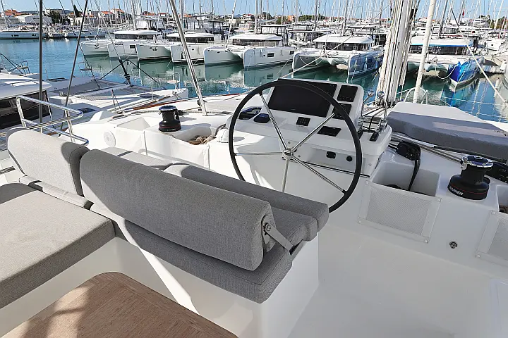 Lagoon 51- 6 cab - 