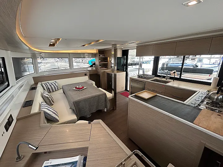 Lagoon 46 (LUXURY Equipped, SKIPPERED only) - 