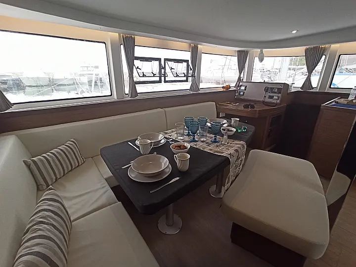 Lagoon 42 - 