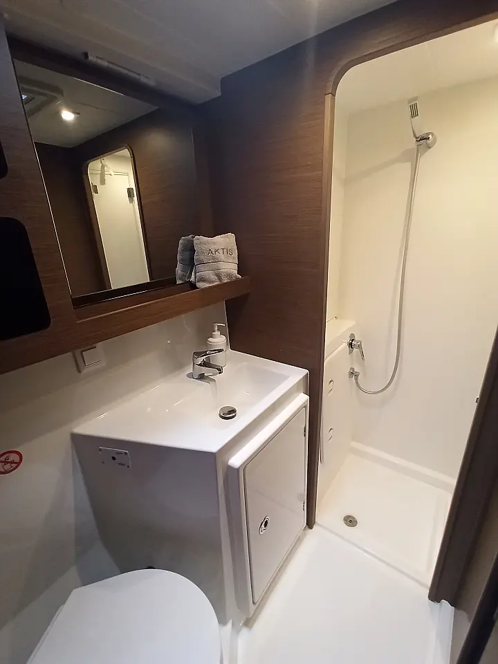 Lagoon 42 - 