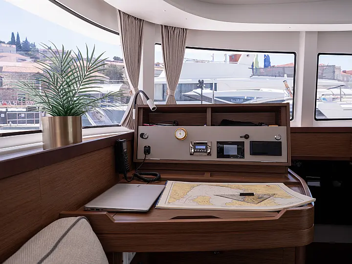 Lagoon 42 - 