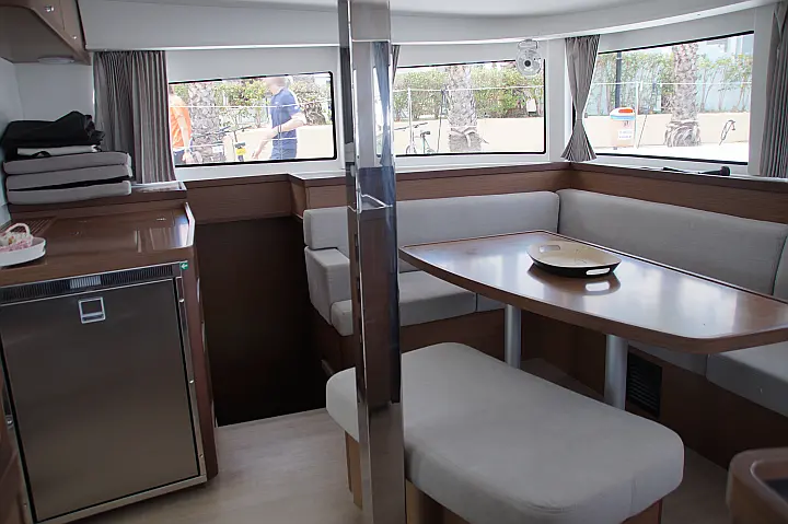 Lagoon 42 (4 cab) - 