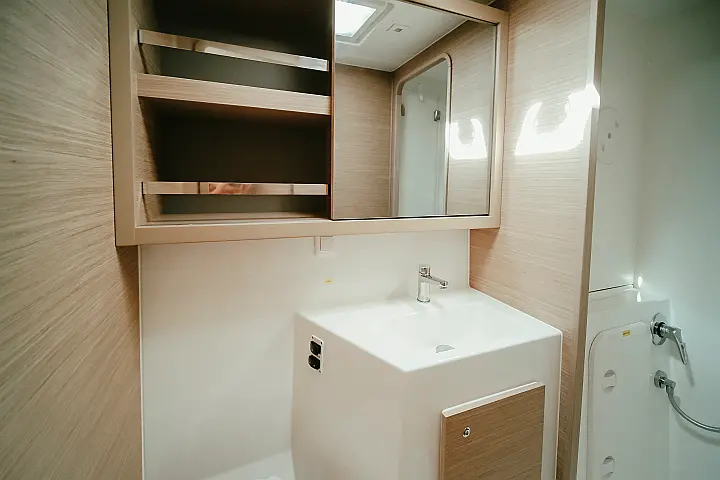 Lagoon 42 - 