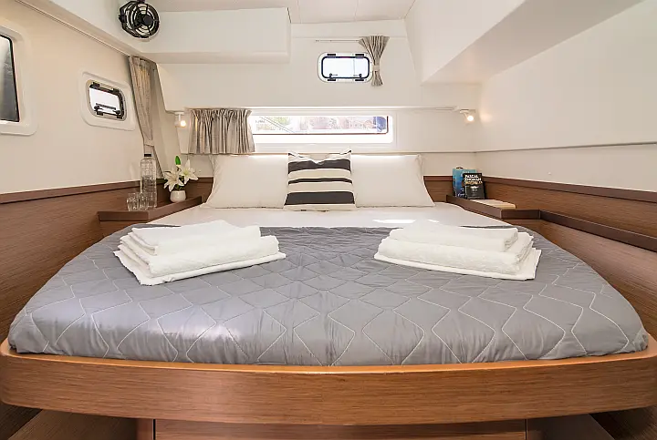 Lagoon 42 A/C & GEN - 