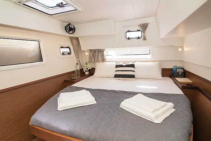 Lagoon 42 A/C & GEN - 