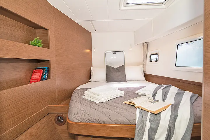 Lagoon 42 A/C & GEN - 