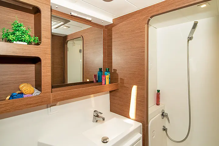 Lagoon 42 A/C & GEN - 