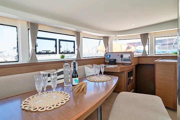Lagoon 42 A/C & GEN - 
