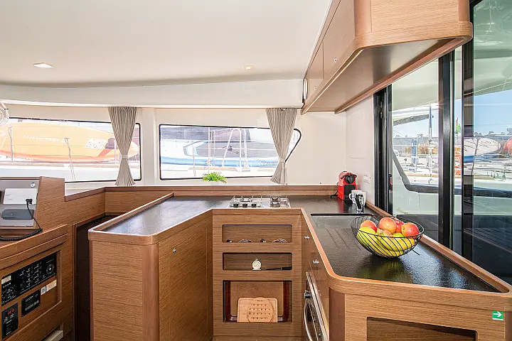 Lagoon 42 A/C & GEN - 