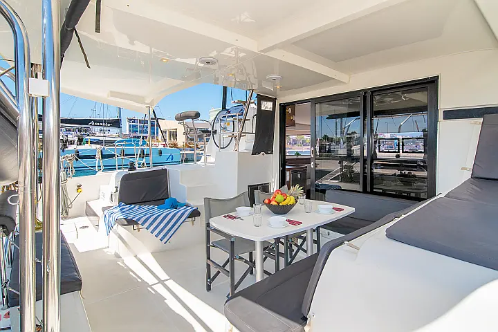 Lagoon 42 A/C & GEN - 