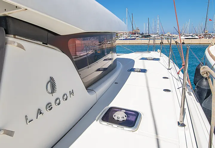 Lagoon 42 A/C & GEN - 