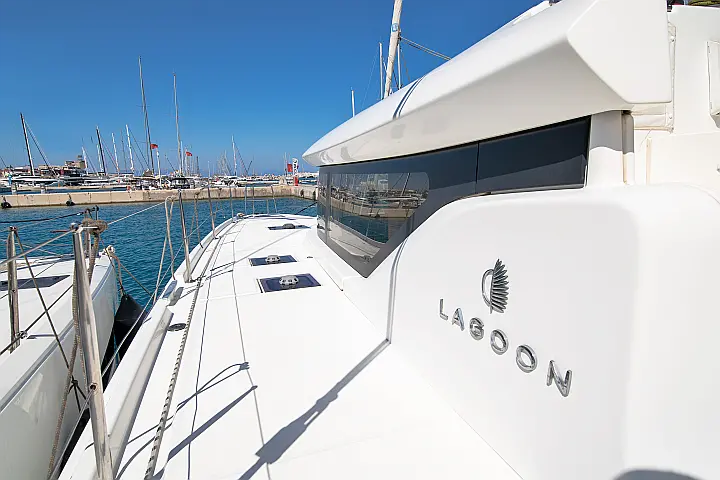 Lagoon 46 A/C & GEN & WM - 