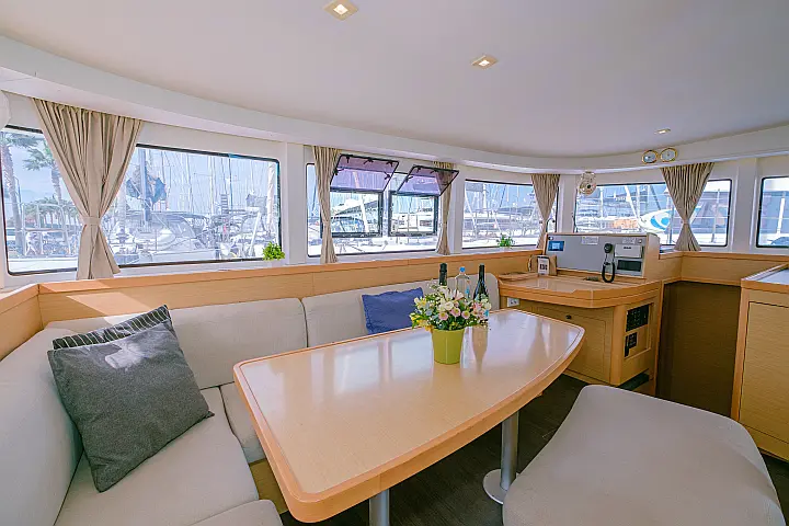 Lagoon 42 A/C & GEN - 