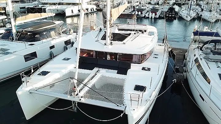 Lagoon 450 Fly - 