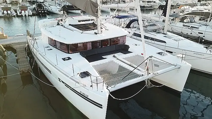 Lagoon 450 Fly - 