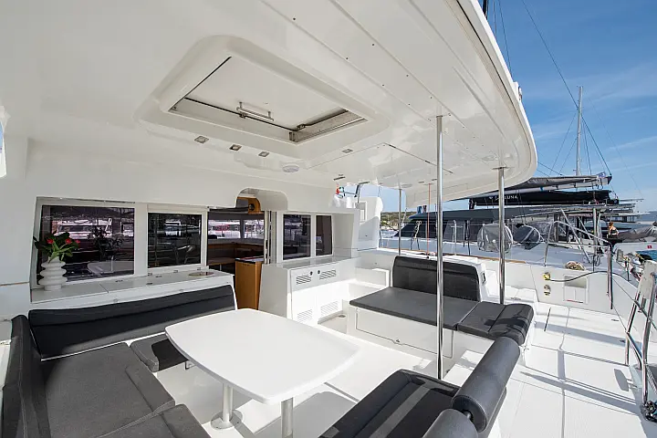 Lagoon 450 Fly - 