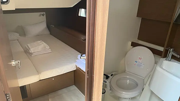 Oceanis 51.1 (AC, Gen, Watermaker) - 