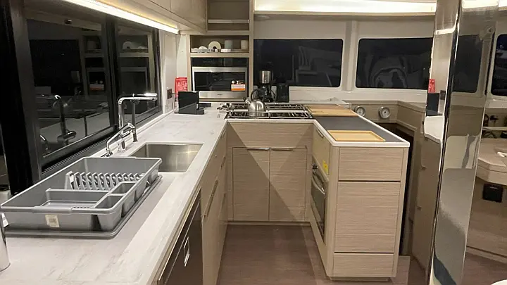 Lagoon 46 (LUXURY Equipped, SKIPPERED only) - 