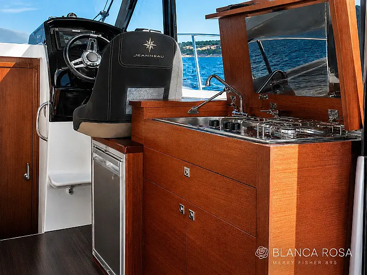 Merry Fisher 895 - 