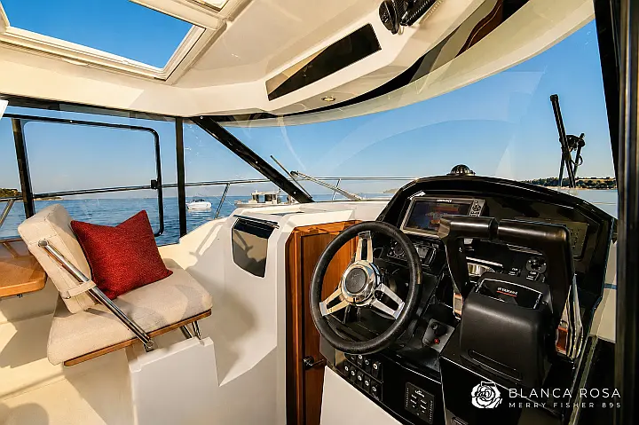 Merry Fisher 895 - 