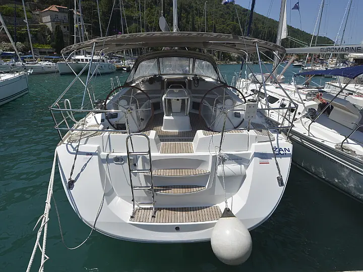 Jeanneau 53 - exterior