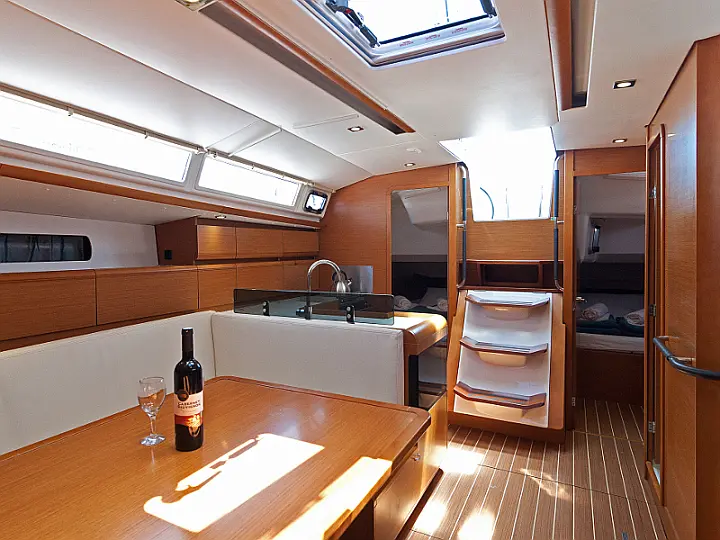 Sun Odyssey 439 - interior