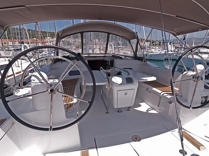 Sun Odyssey 469 - exterior