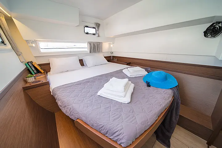 Lagoon 42 A/C & GEN - 