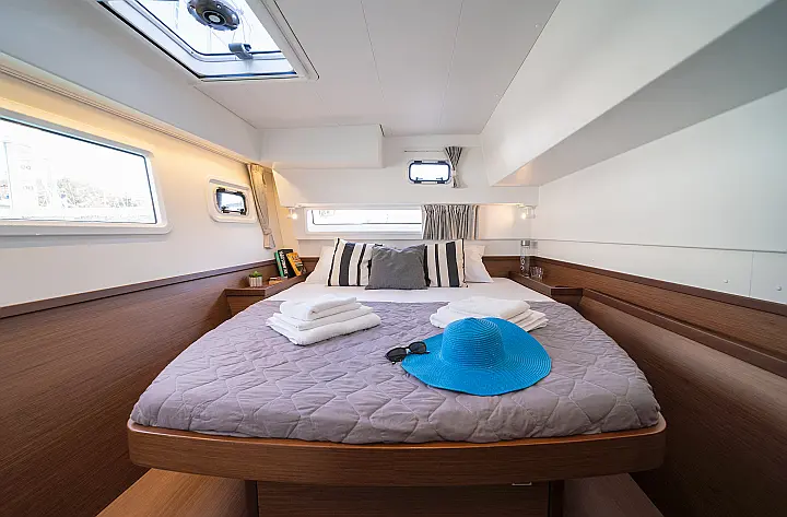 Lagoon 42 A/C & GEN - 