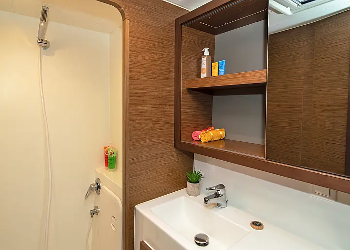 Lagoon 42 A/C & GEN - 
