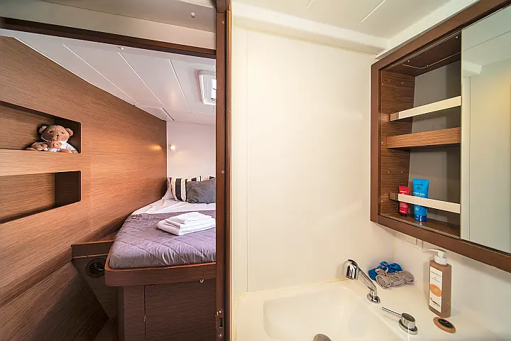 Lagoon 42 A/C & GEN - 