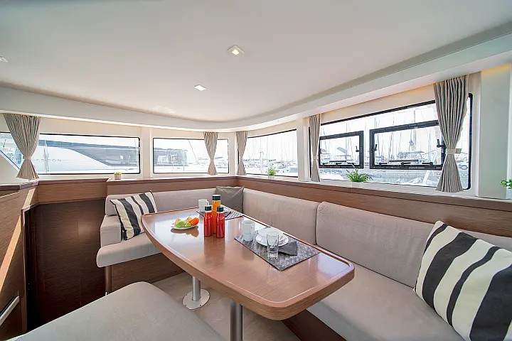 Lagoon 42 A/C & GEN - 