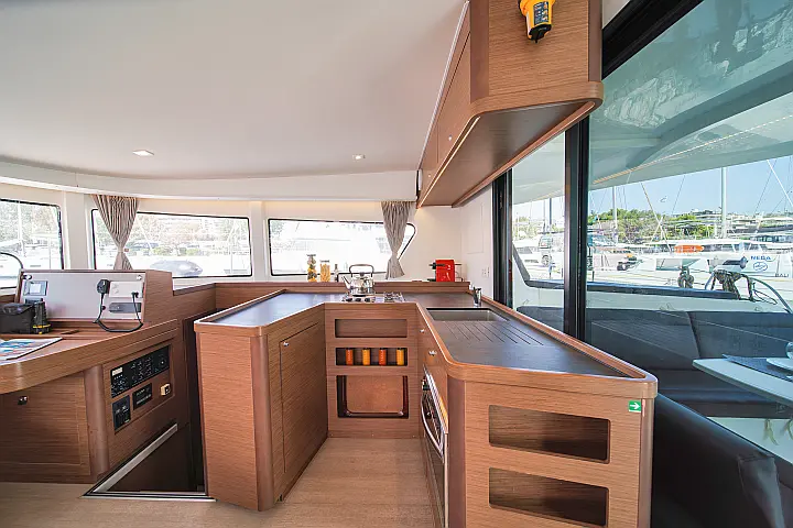 Lagoon 42 A/C & GEN - 