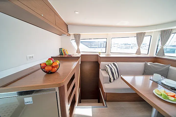 Lagoon 42 A/C & GEN - 