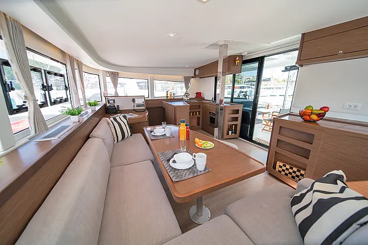 Lagoon 42 A/C & GEN - 