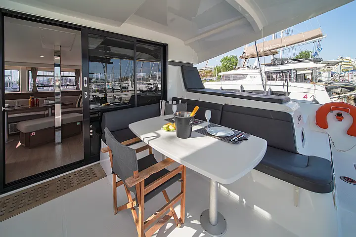 Lagoon 42 A/C & GEN - 