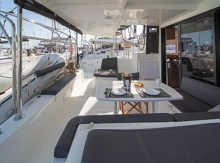 Lagoon 42 A/C & GEN - 