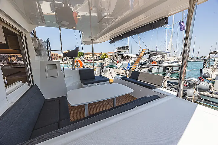 Lagoon 40 12 PAX - 