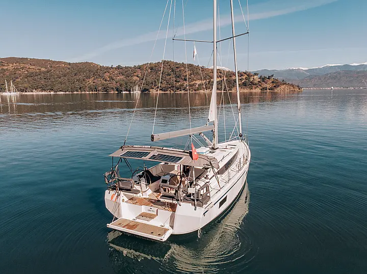 Bavaria C42 - 