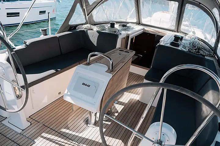 Bavaria C42 - 