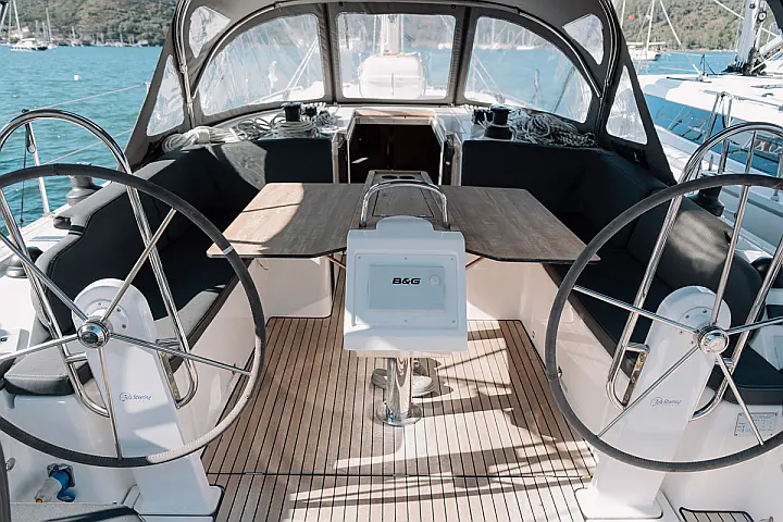 Bavaria C42 - 