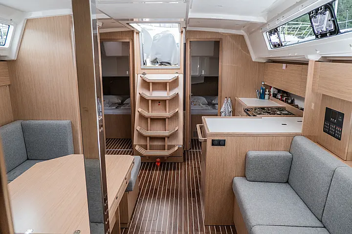 Bavaria C42 - 