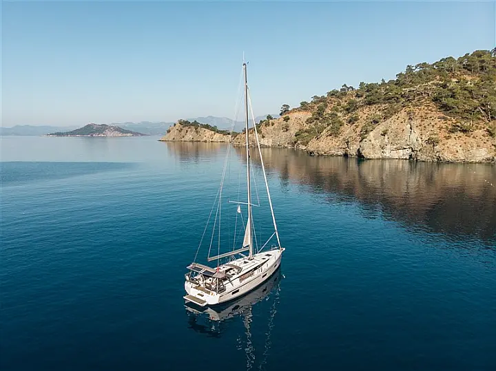 Bavaria C42 - 