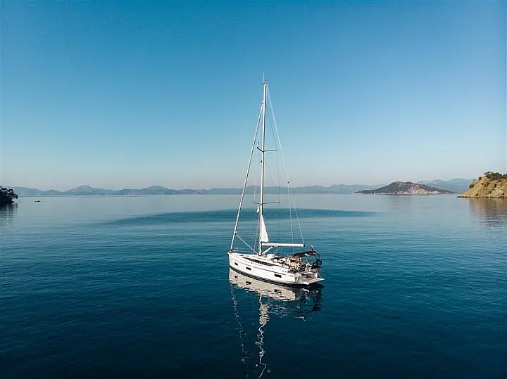 Bavaria C42 - 