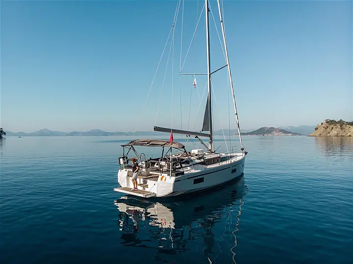 Bavaria C42 - 