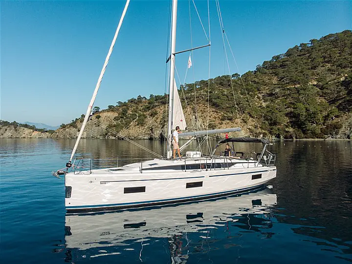 Bavaria C42 - 